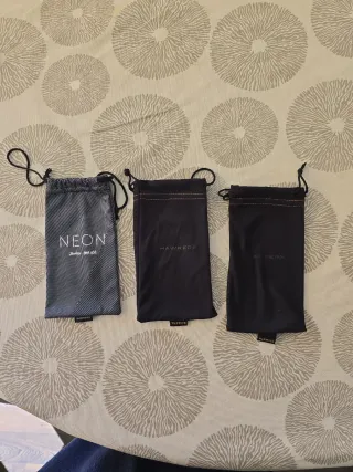 Fundas para gafas Hawkers (negras y grises)