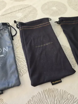 Fundas para gafas Hawkers (negras y grises)