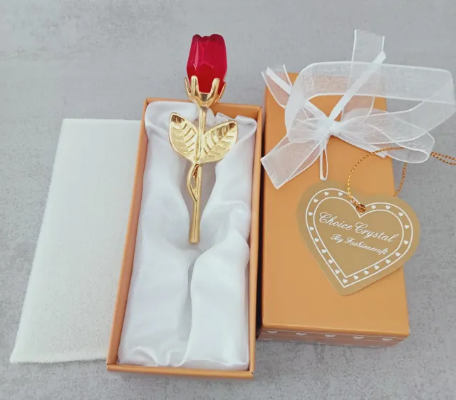 Rosa in metallo e cristallo dorato rosso