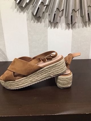 sandalias de esparto marrones