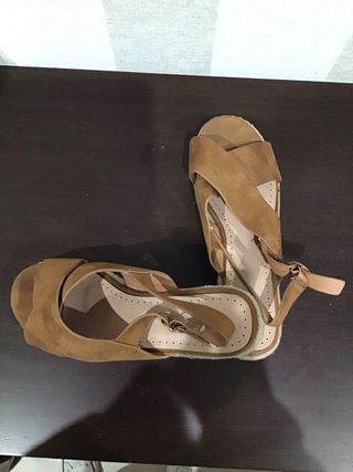 sandalias de esparto marrones