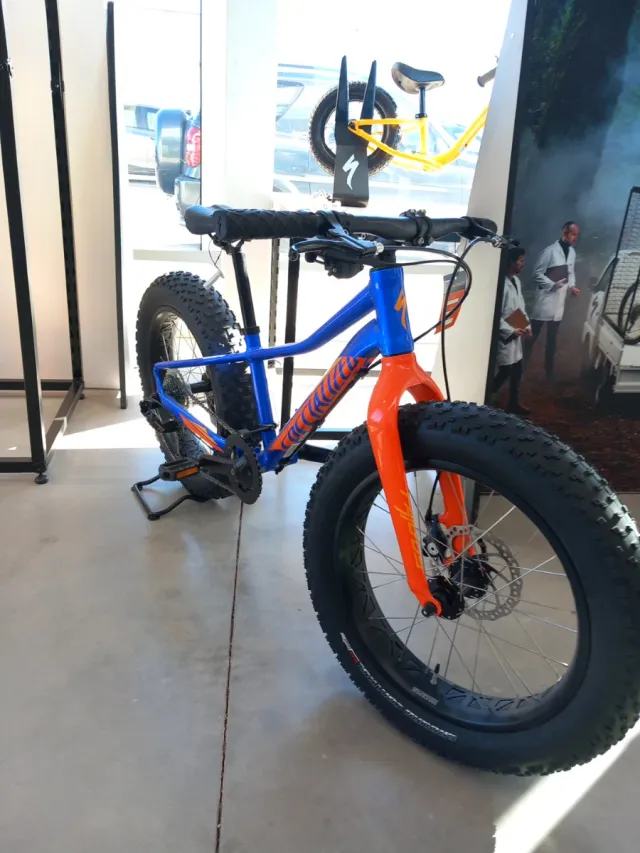 Bicicleta Specialized fat bike Junior 20