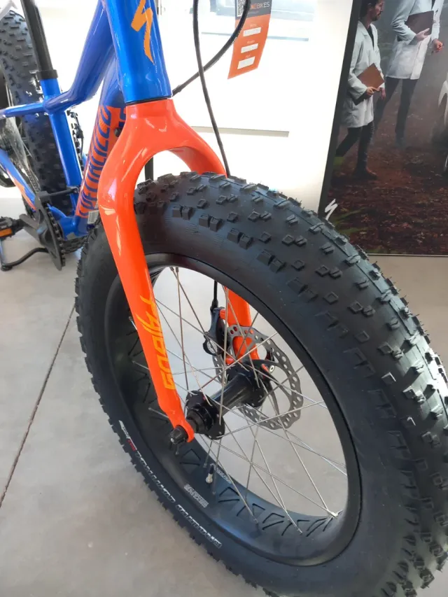 Bicicleta Specialized fat bike Junior 20