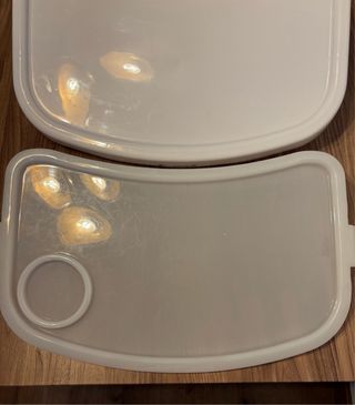 Trona Jané beige con reductor y bandeja.