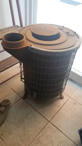 Estufa leña redonda hierro retro
