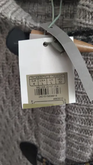 Chaleco de punto con capucha y botones