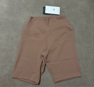 Shorts marrones 8” de Nike talla S