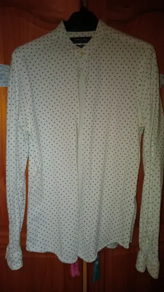 Camisa Zara blanca con lunares