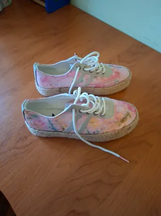 Zapatillas estampadas talla 38.