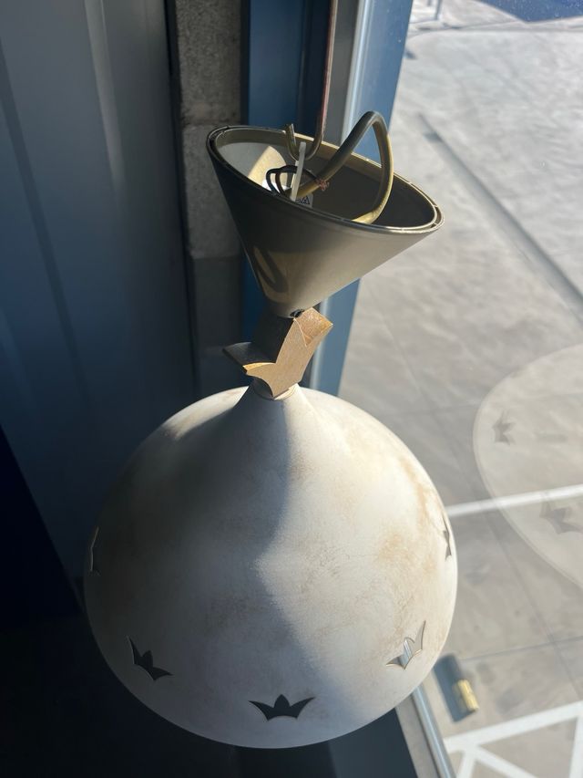 Lámpara colgante metálica dorada y blanca 25