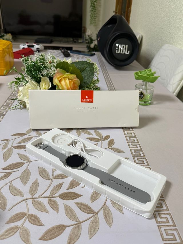 Smartwatch Lemfo nuovo con schermo AMOLED, chiamate, fitness, resistente a polvere e acqua