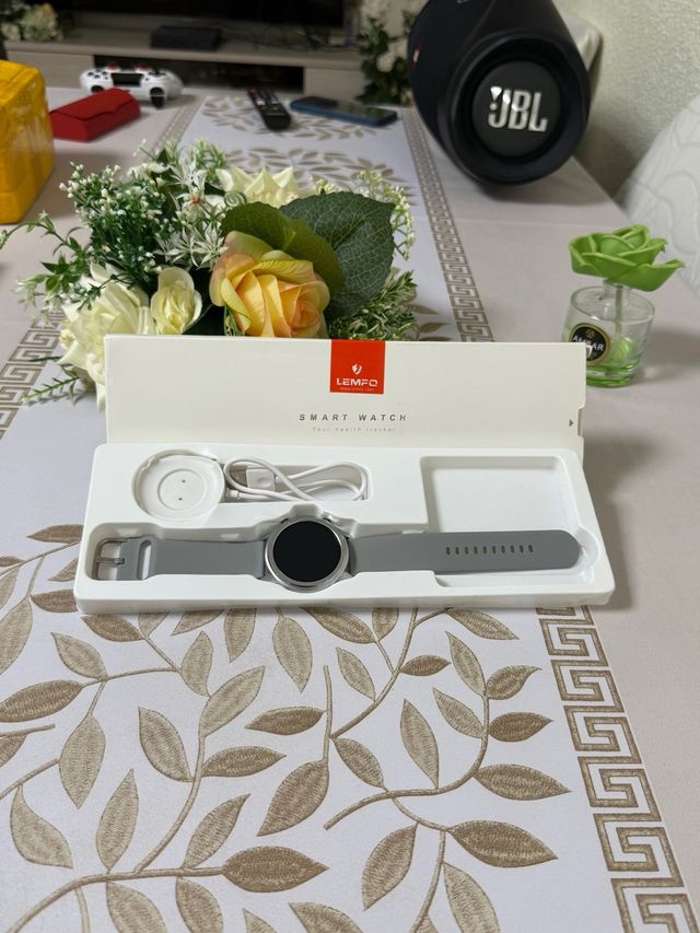 Smartwatch Lemfo nuovo con schermo AMOLED, chiamate, fitness, resistente a polvere e acqua