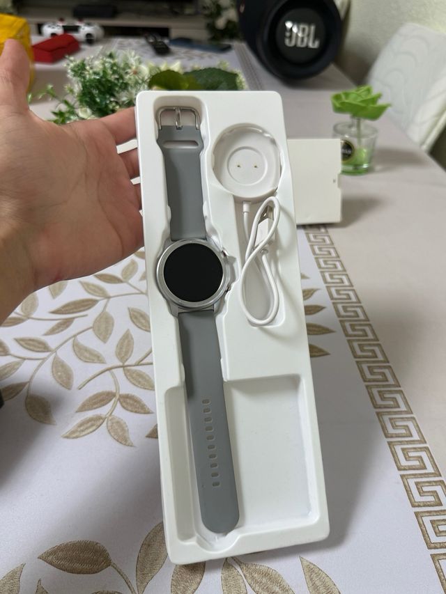 Smartwatch Lemfo nuovo con schermo AMOLED, chiamate, fitness, resistente a polvere e acqua