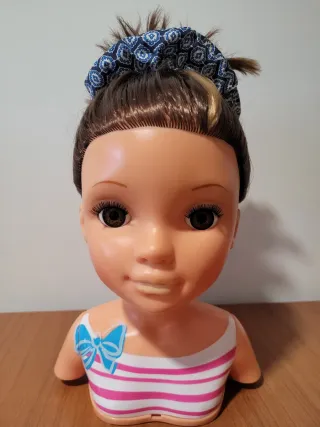 Cabeza de Muñeca Famosa para Peinar