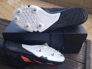 Zapatillas Atletismo Clavos. Usadas solo una vez.