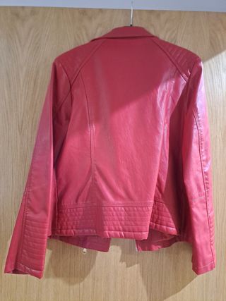 Chaqueta efecto piel roja