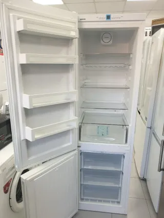 Nevera nofrost marca LIEBHERR 2m x 60cm