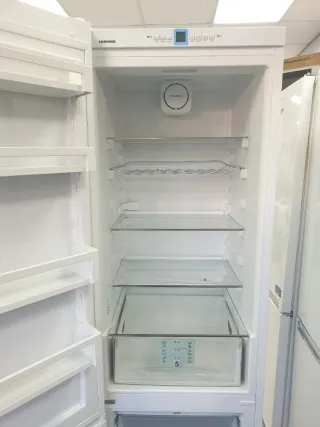 Nevera nofrost marca LIEBHERR 2m x 60cm