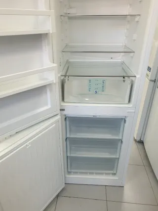 Nevera nofrost marca LIEBHERR 2m x 60cm
