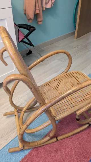 Mecedora infantil de mimbre