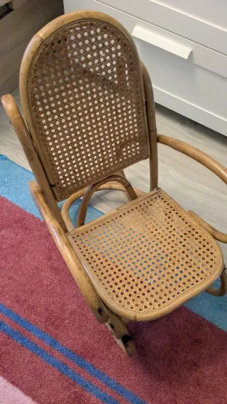 Mecedora infantil de mimbre