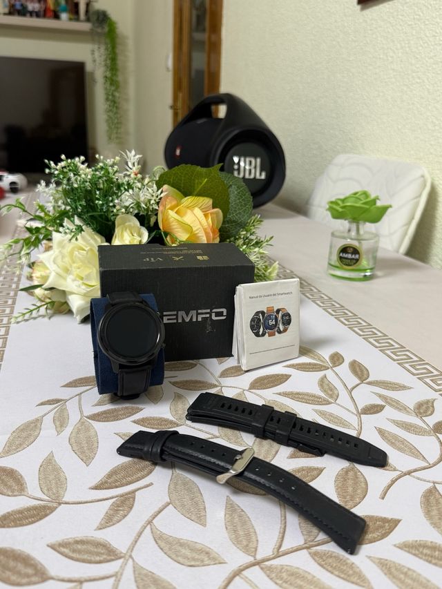 Smartwatch Lemfo nuovo con 3 cinturini intercambiabili, display AMOLED, chiamate e molto altro