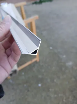 Tira aluminio esquinera para LED