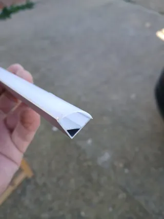 Tira aluminio esquinera para LED