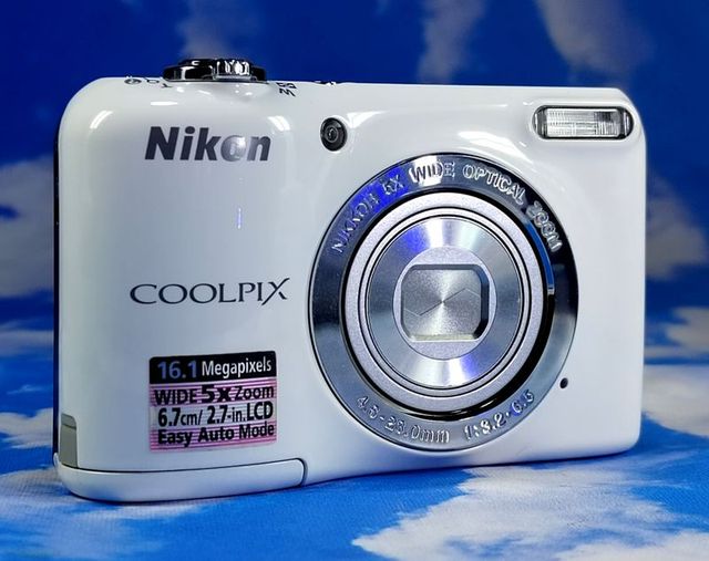 Cámara Digital Nikon Coolpix L27 Blanca