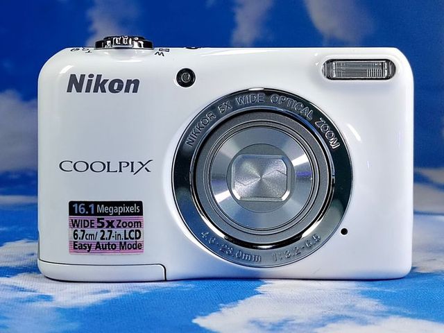 Cámara Digital Nikon Coolpix L27 Blanca