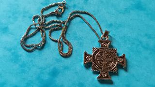 Bellissima Croce di San Benedetto in acciaio