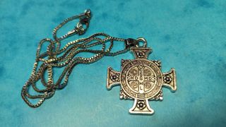 Bellissima Croce di San Benedetto in acciaio