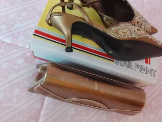 Zapatos y cartera Star Point dorados