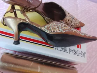 Zapatos y cartera Star Point dorados