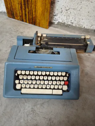 Máquina de escribir Olivetti Studio 46
