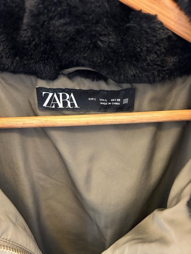 Plumas Zara verde con capucha (se puede quitar)