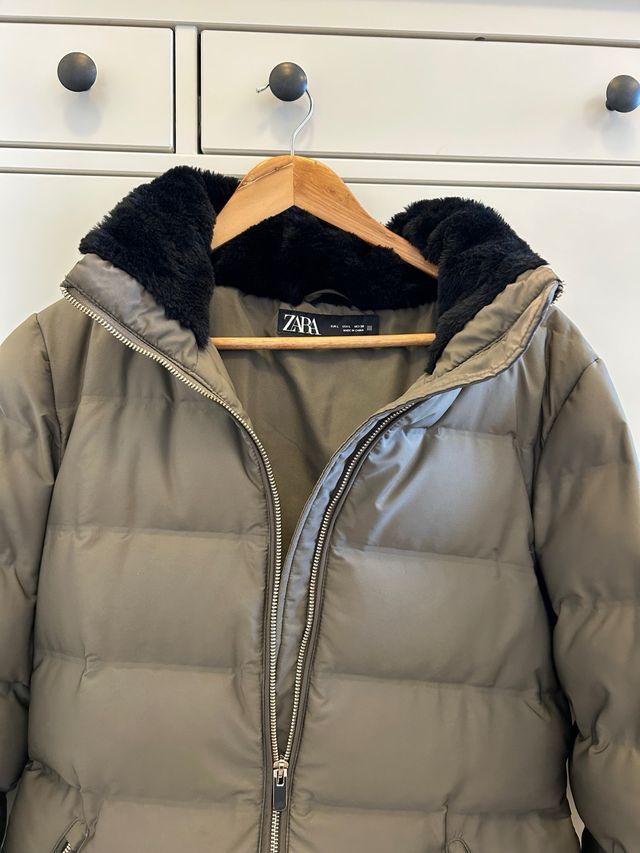 Plumas Zara verde con capucha (se puede quitar)