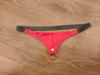 Tanga de cuero con aro