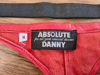 Tanga de cuero con aro