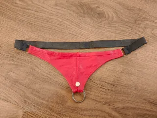 Tanga de cuero con aro
