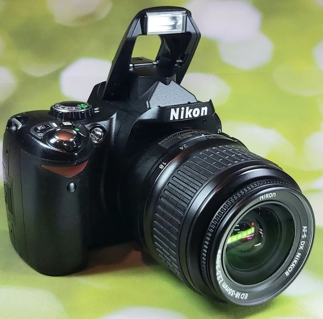 Cámara Nikon D40 DSLR (Solo Cuerpo) LEER