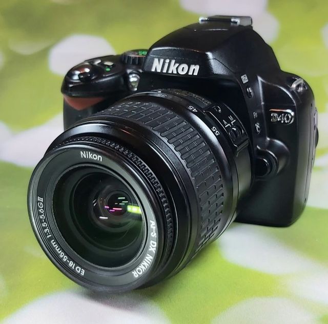 Cámara Nikon D40 DSLR (Solo Cuerpo) LEER