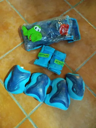 Protecciones para patines de dinosaurio