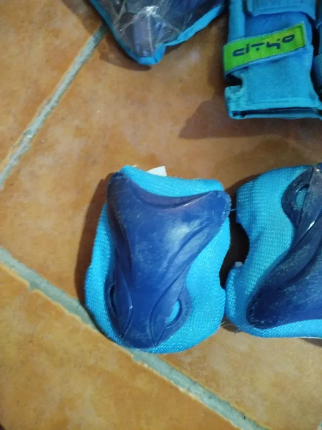 Protecciones para patines de dinosaurio
