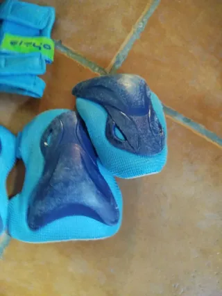 Protecciones para patines de dinosaurio