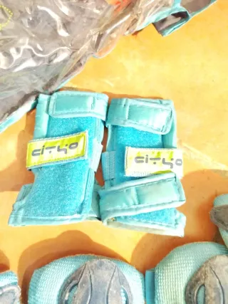 Protecciones para patines de dinosaurio