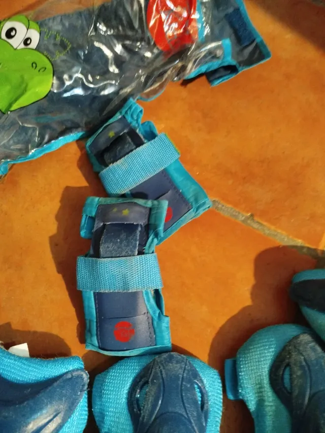 Protecciones para patines de dinosaurio