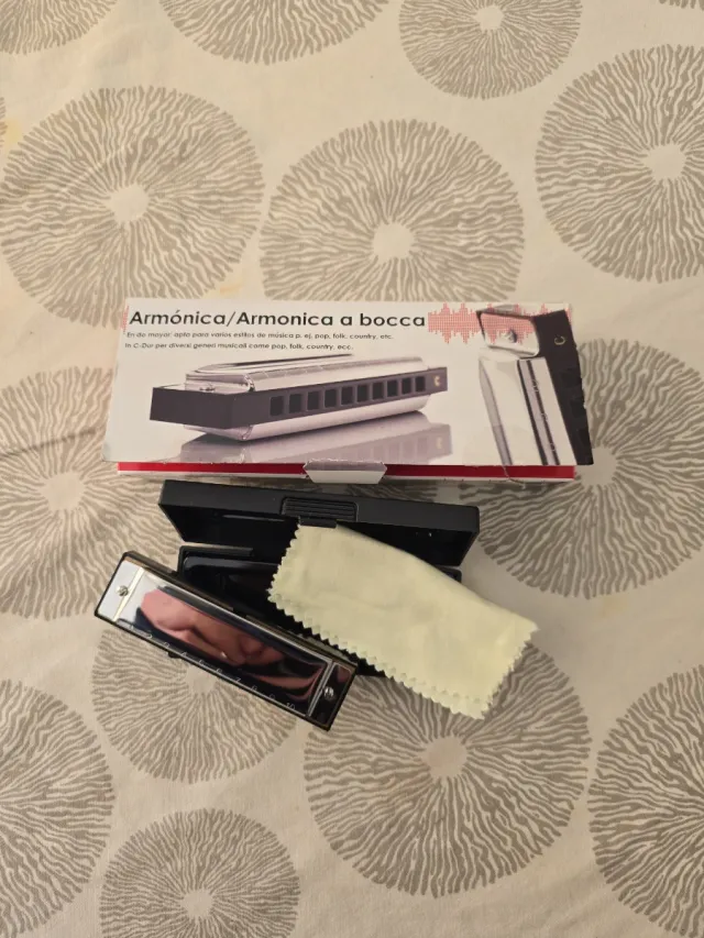 Armonica a bocca in Do maggiore, ideale per vari generi musicali come pop, folk o country.