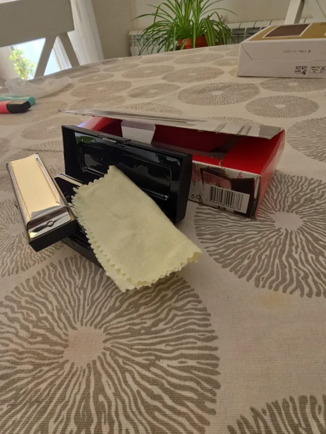 Armonica a bocca in Do maggiore, ideale per vari generi musicali come pop, folk o country.