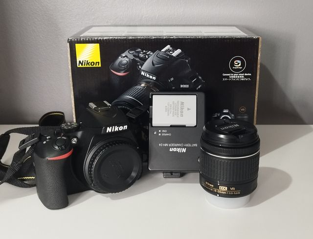 Cámara Nikon D5600 con objetivo 18-55mm